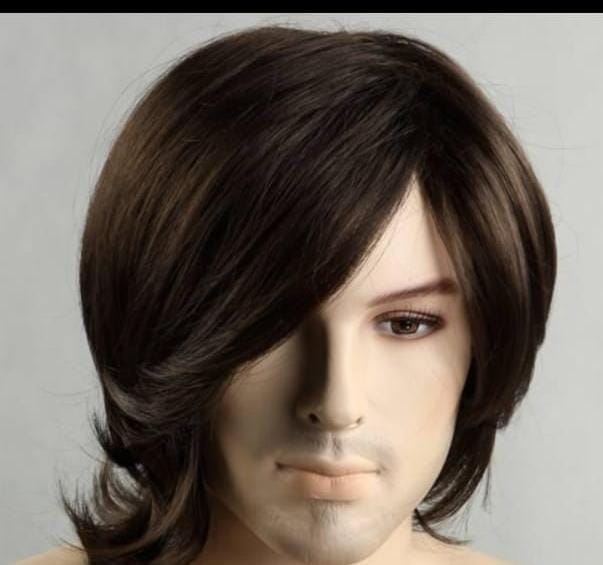 Layered men’s wig on a male mannequin